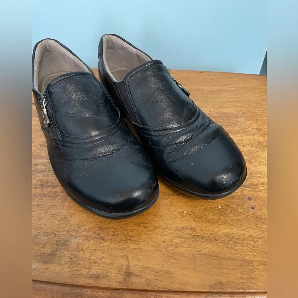 Naturalizer Black Stretch Shoe with Zipper Accent Size 10